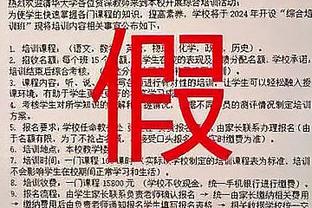 现场中国球迷狂喊“C罗C罗”，正在热身的C罗鼓掌回应？